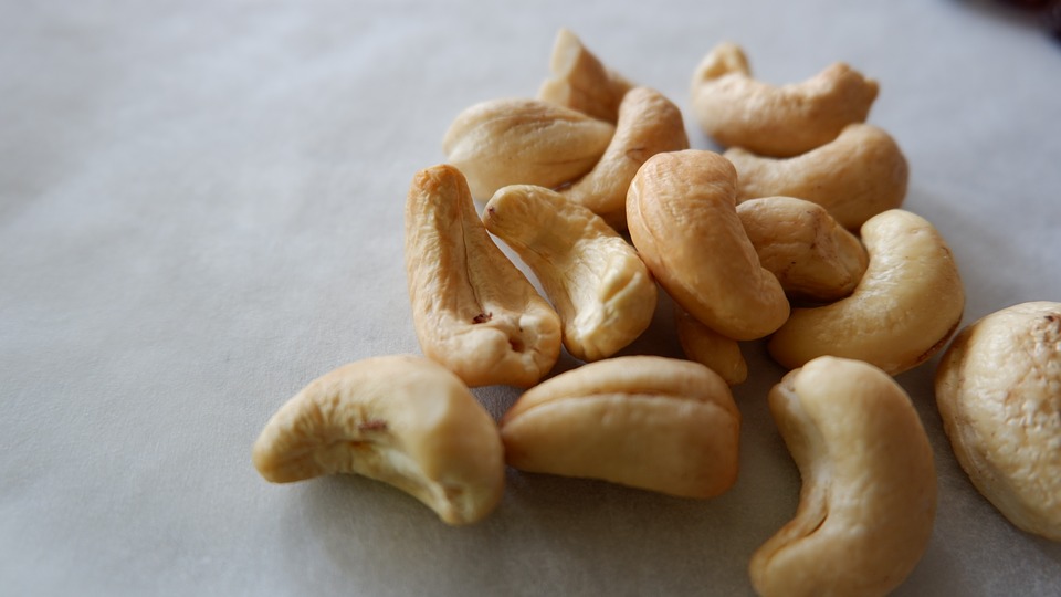 pile of cashews