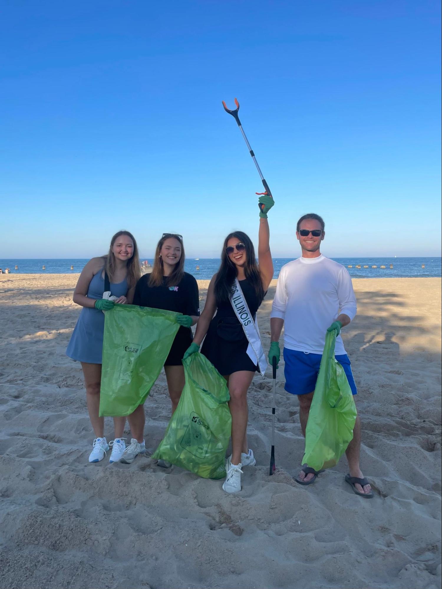 Volunteer at Chicago Beach CleanUp event on World Cleanup Day