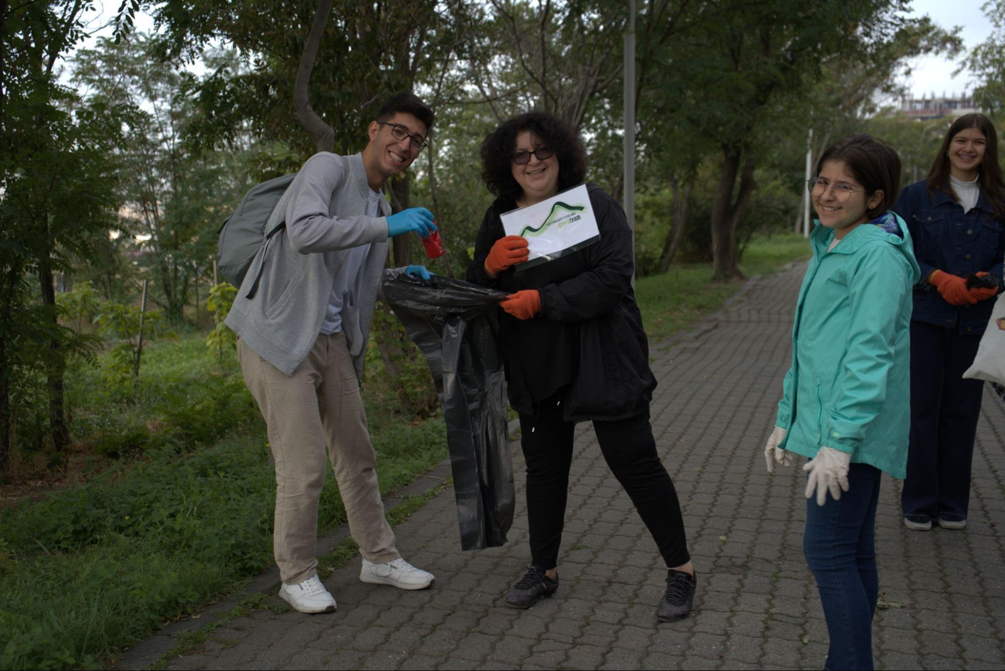 Maqoor volunteers and US Embassy of Armenia Green Team posing for a photo