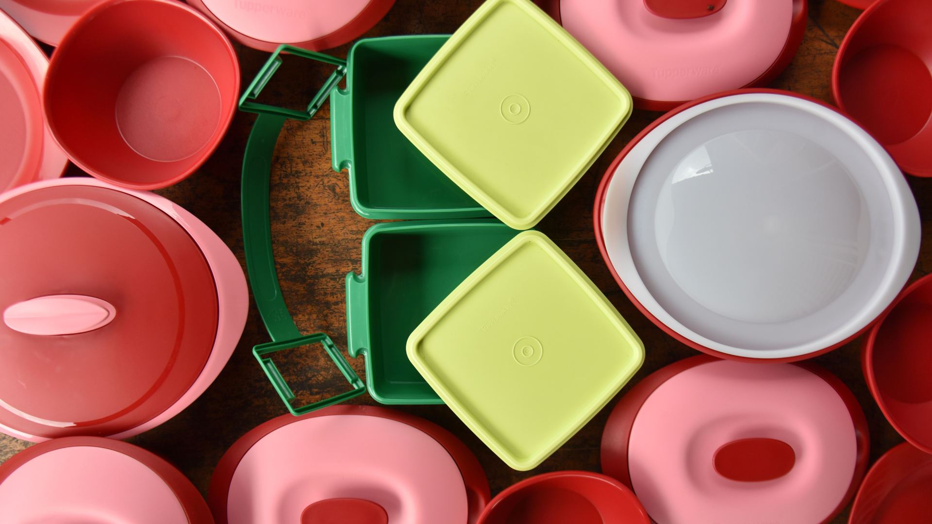 Plastic food containers