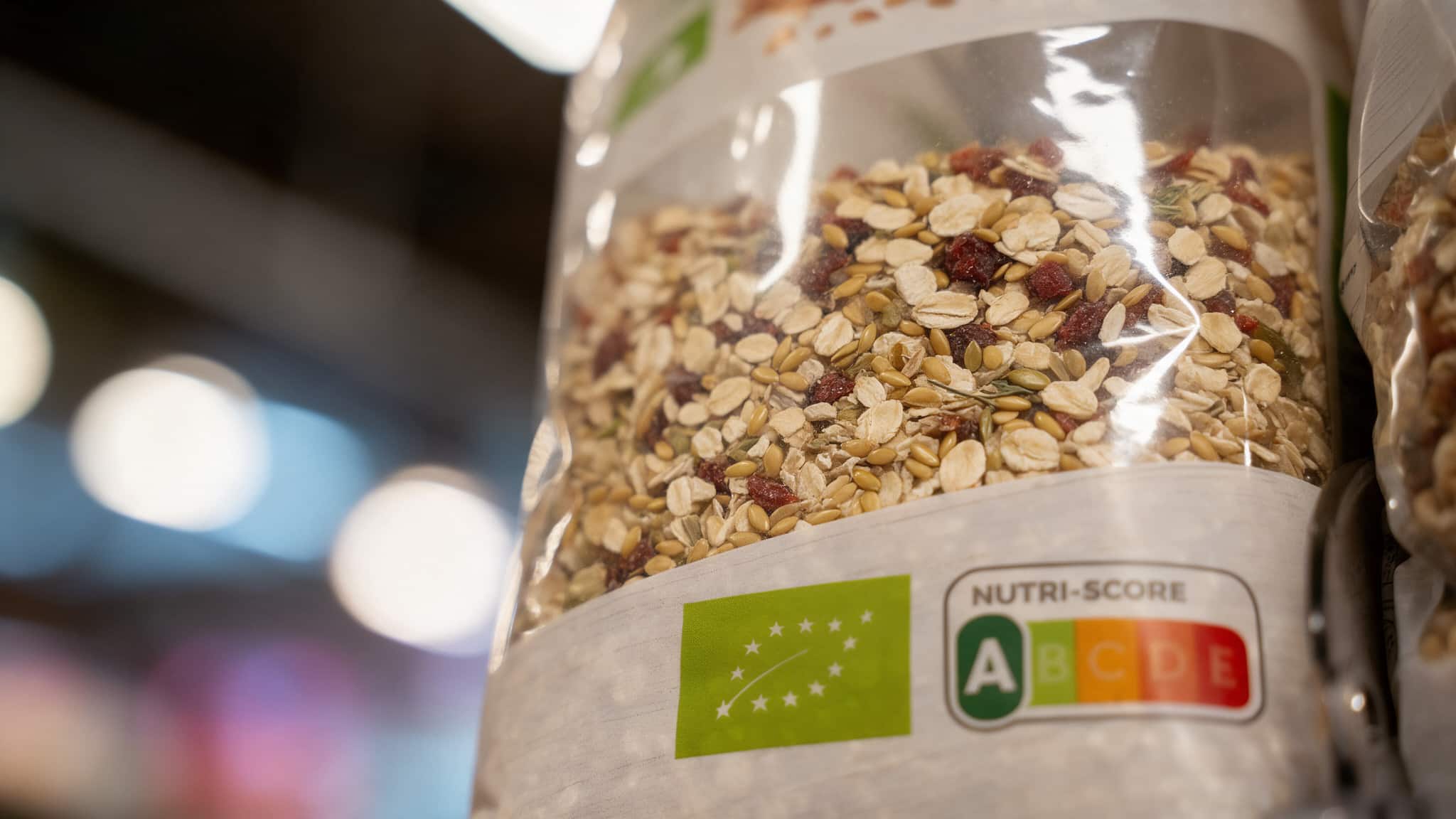 Bag of oats with a Nutri-Score label