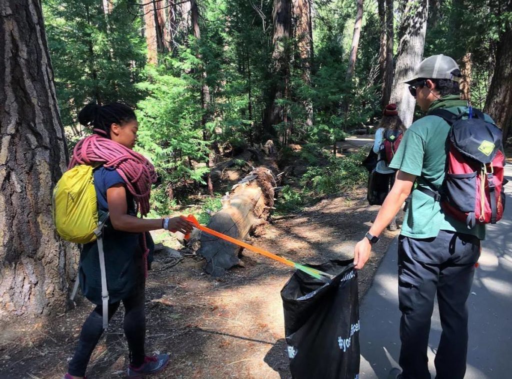 volunteers pickup trash in yosemite